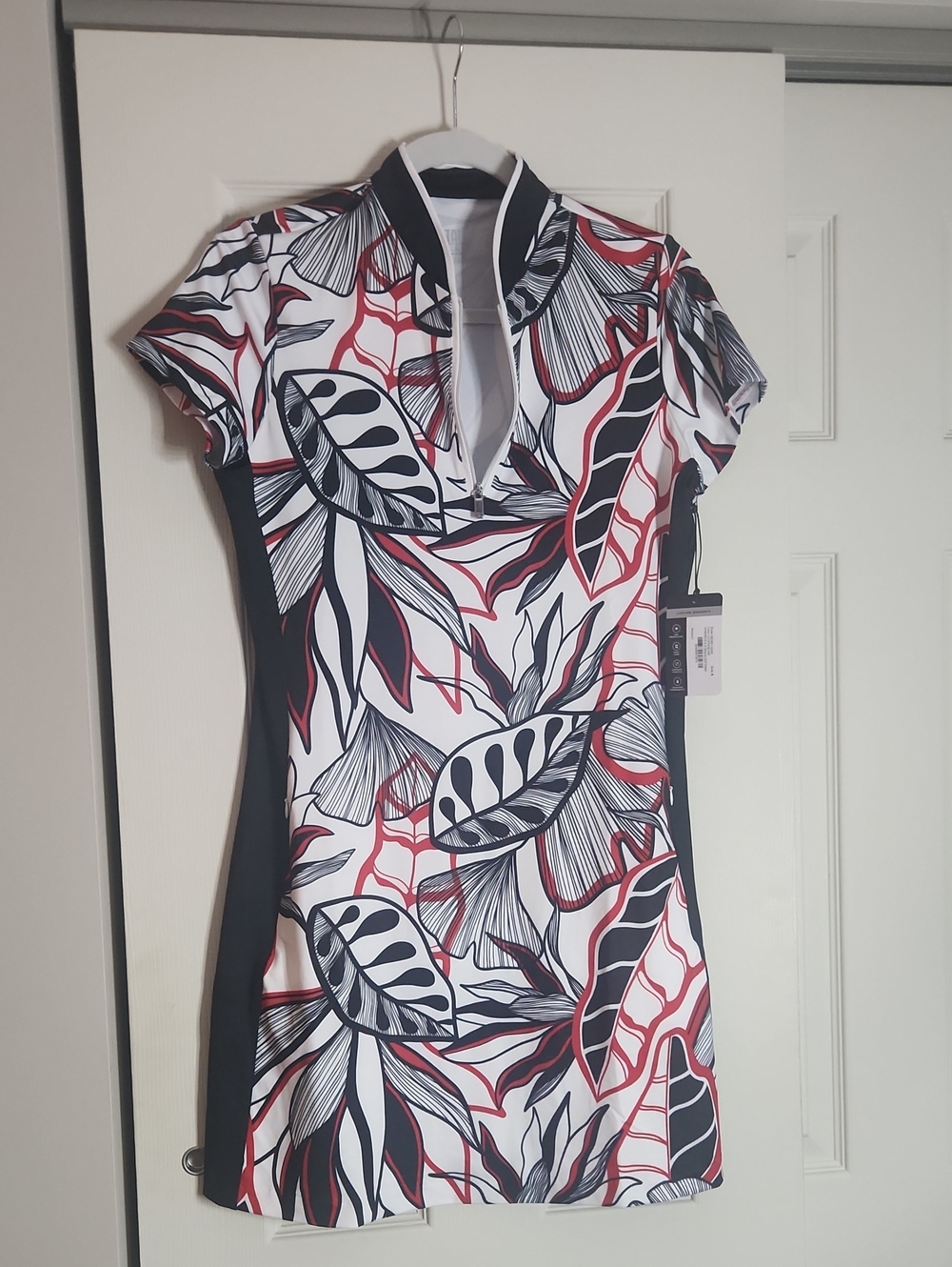 Tail Women's Golfi Dress in White, Black & Red Leaf Print